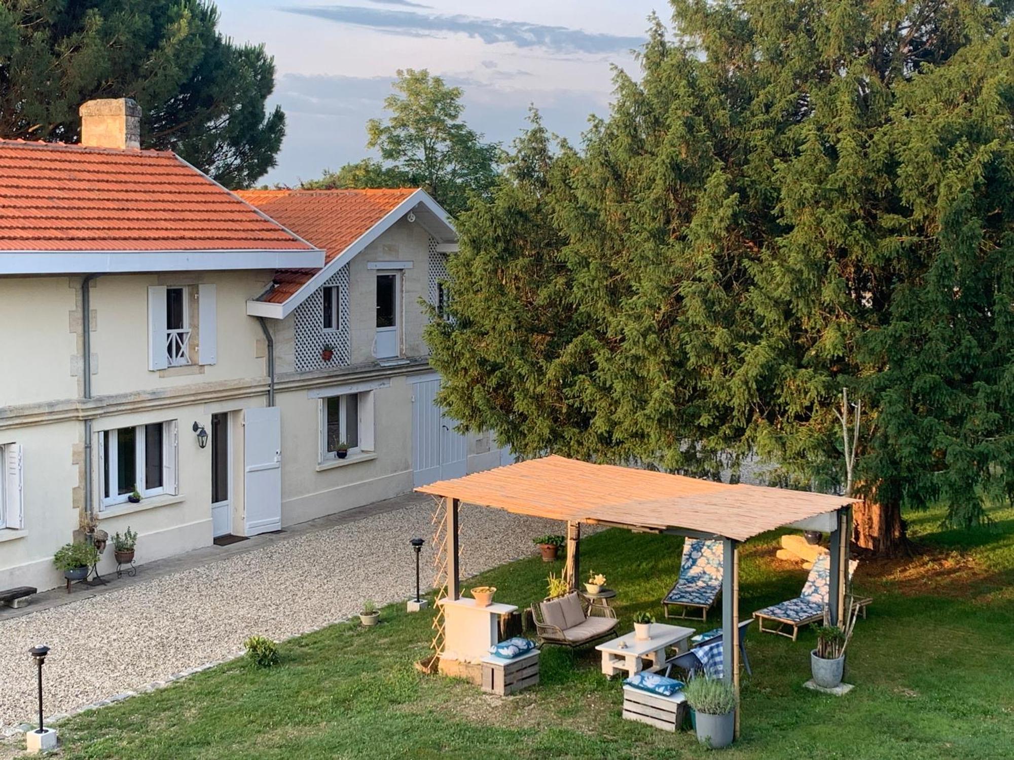 Вилла Batisse En Pierre XVII Siecle 115 M² Avec Terrasse Ambares-et-Lagrave Экстерьер фото