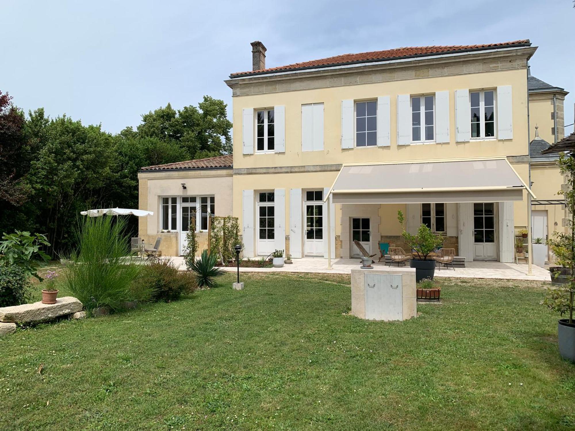 Вилла Batisse En Pierre XVII Siecle 115 M² Avec Terrasse Ambares-et-Lagrave Экстерьер фото